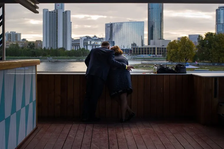 Виды Екатеринбурга , башня исеть, здание правительства со, пара, свидание, набережная городского пруда, город екатеринбург, здание заксо, отель хаятт, екатеринбург сити