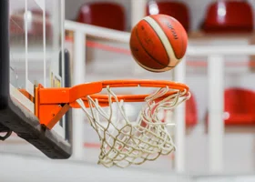 Звезды баскетбола прочитали в Челябинске трогательный стих маме к 8 марта