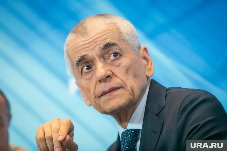 Геннадий Онищенко считает, что сдача ЕГЭ в другой школе заставляет детей испытывать лишний стресс