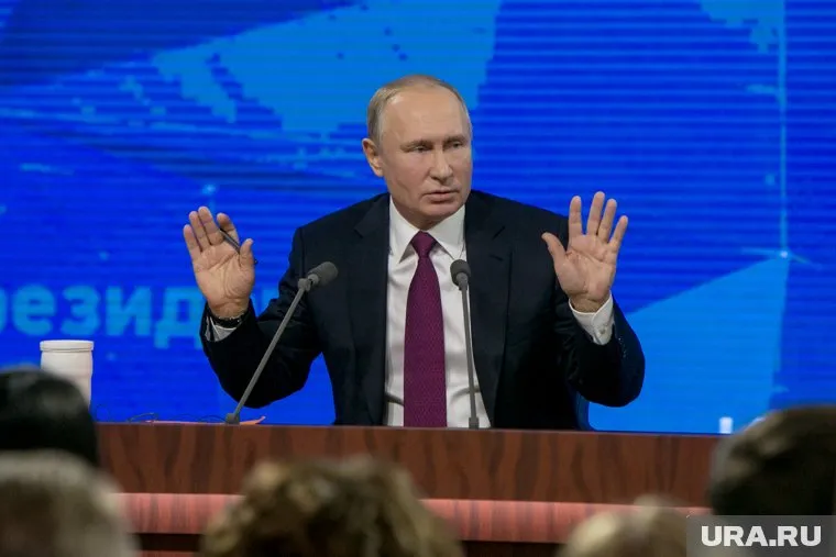 Заявление Владимира Путина о желании принять участие в испытании может положительно сказаться на настроениях общества, считает Галлямов