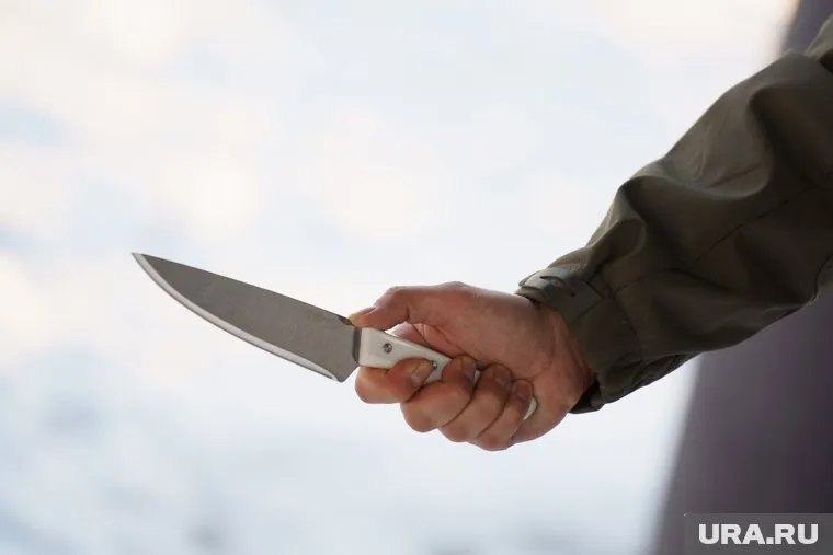 Во время нападения с ножом мужчина не произнес ни слова