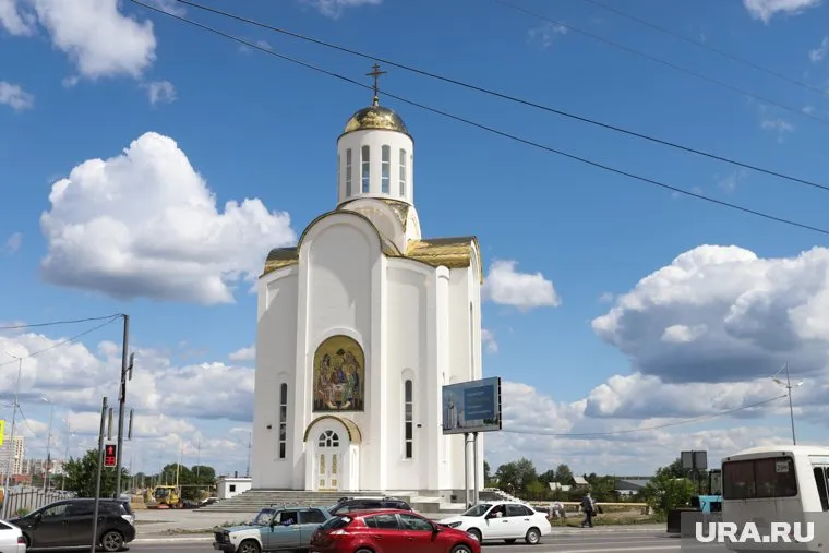 Авария произошла днем возле храма (архивное фото)