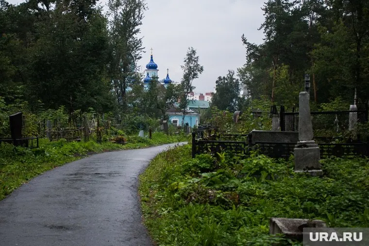 Помимо кладбища недалеко от гостиницы Собор Иоанна Предтечи (архивное фото)