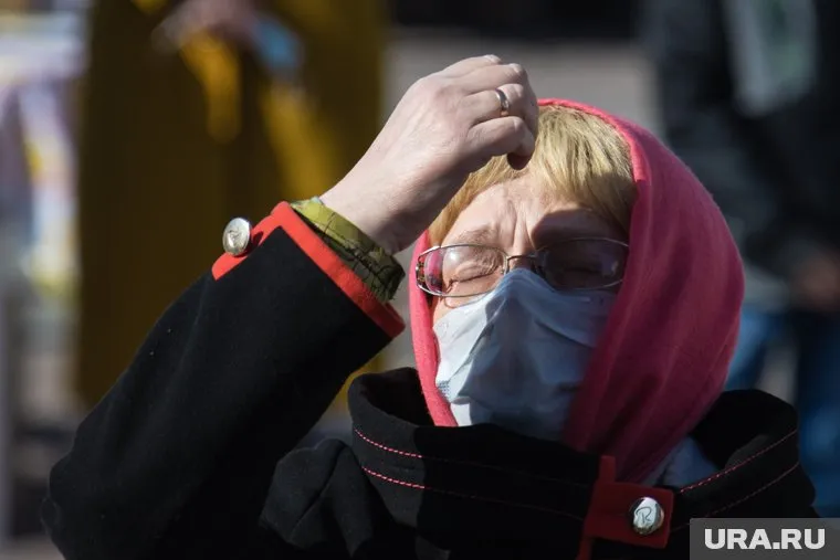 Прихожане просятся на исповедь во время ограничительных мер из-за коронавируса