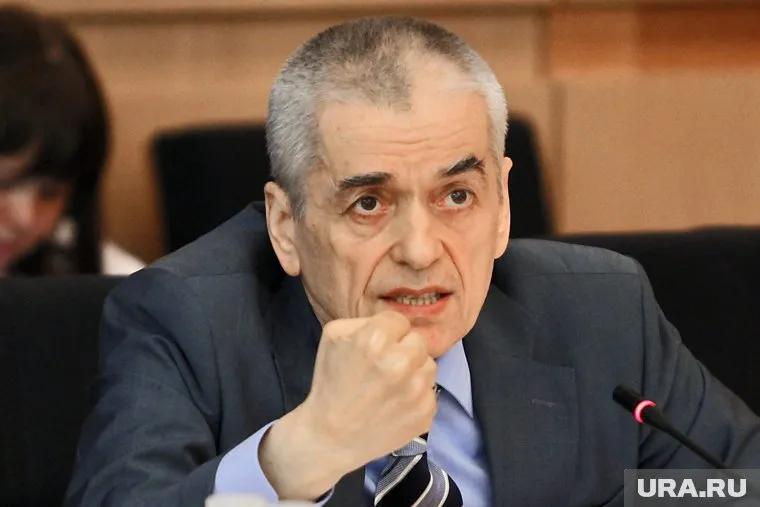 Медведев отменил дисциплинарное наказание своего помощника Онищенко