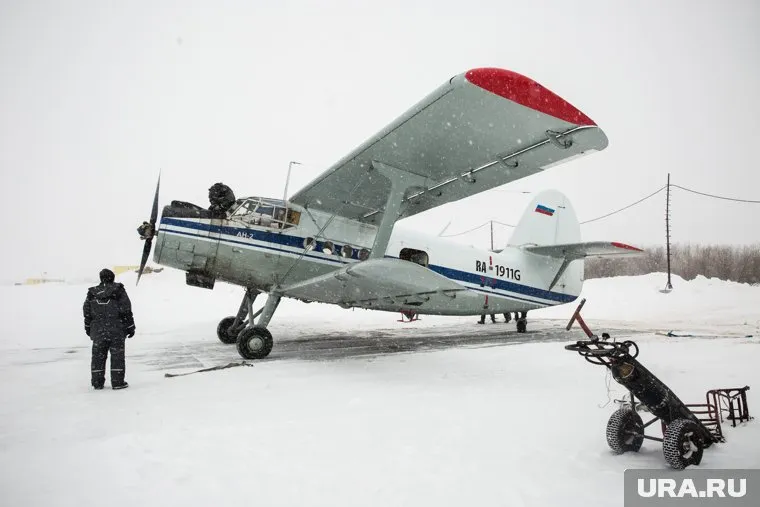 Самолет Ан-2 совершил экстремальную посадку в ЯНАО, но снес фонарь