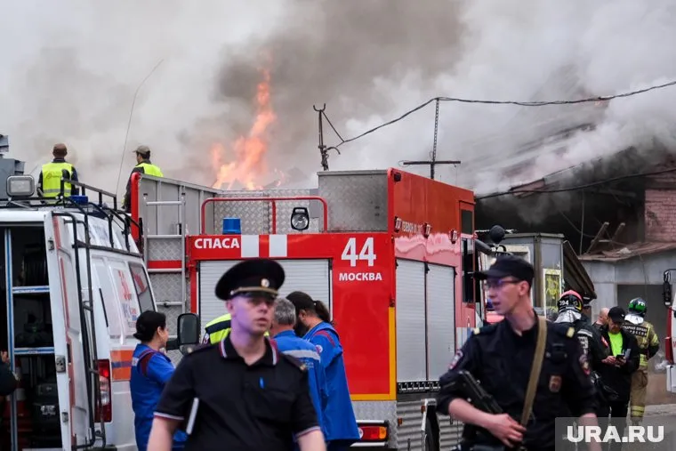 Пожарные прибыли к месту ЧП в Подмосковье