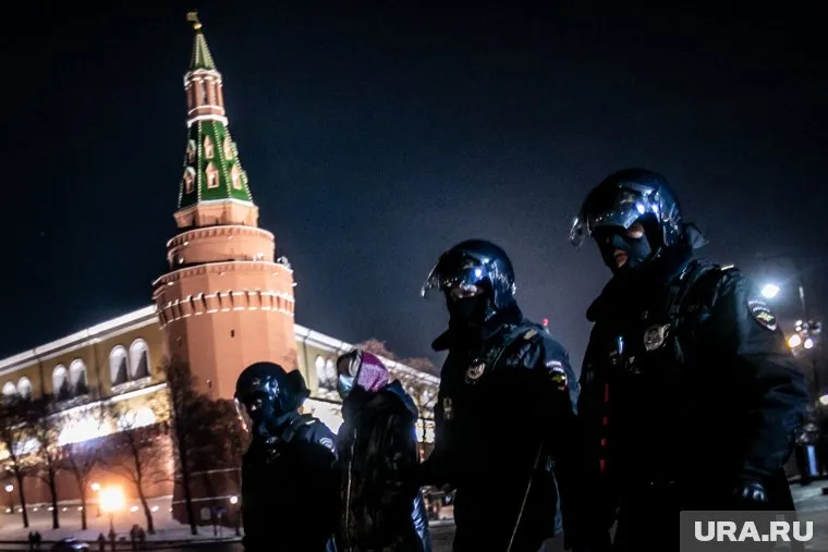 Полиция Югры начала служебную проверку по факту урока, на котором полицеские смоделировали со старшеклассниками уличную акцию протеста