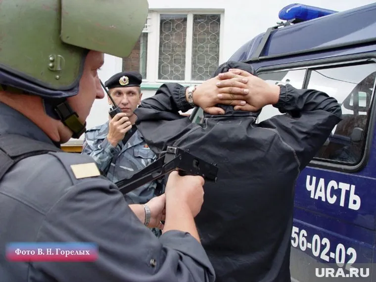 Полиция и ЧОП пресекли попытку поджога памятника Борису Ельцину