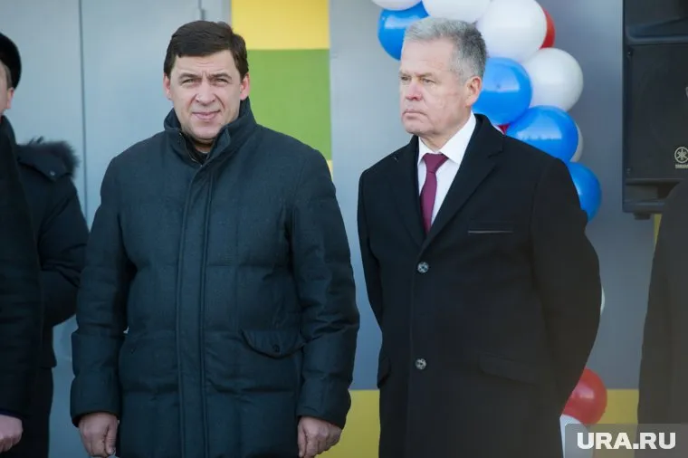 Михаил Астахов (справа) возглавлял Каменск-Уральский с 2008 по 2016 год