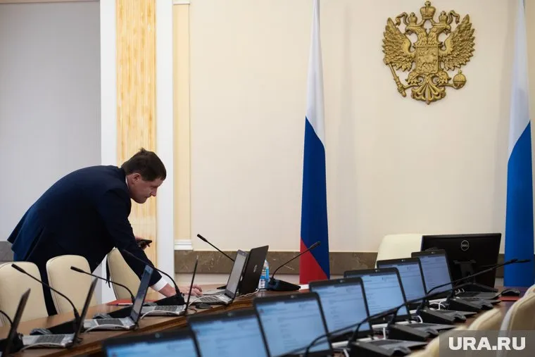 Советник политического вице-губернатора Сергея Бидонько (на снимке) оказался заманчивым трофеем для начальника ФСБ