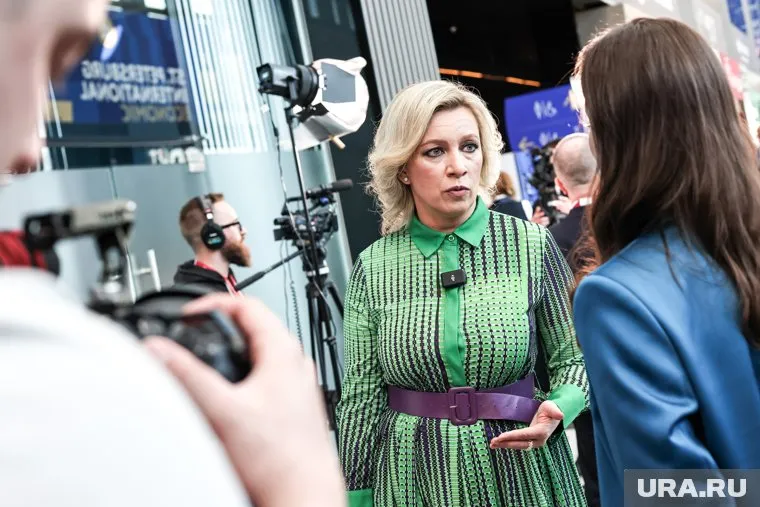 Захарова подчеркнула, что школа нарушала законодательство РФ