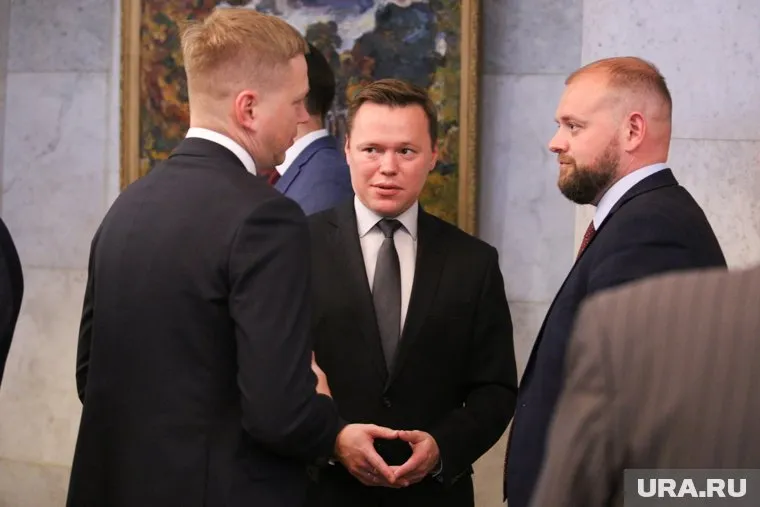 Ивана Зонтикова (в центре) и Анатолия Воробьева (справа) называют возможными кандидатами на пост вице-губернатора