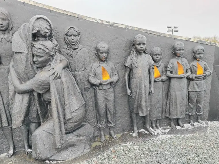 Мемориал в память о мирных жителях СССР - жертвах нацистского геноцида в годы Великой Отечественной войны(д.Зайцево, Гатчинский район Ленинградской области