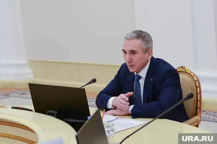 Губернатор Моор поддержал идею о повышении зарплат участковых