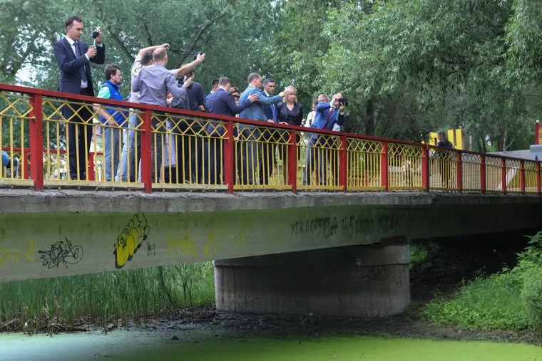 Министр природных ресурсов  Дмитрий Кобылкин осматривает набережную Тобола. Курган
