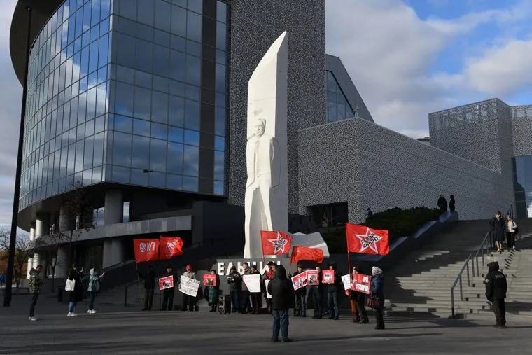 Митинг против Ельцина у ЕЦ. Екатеринбург 