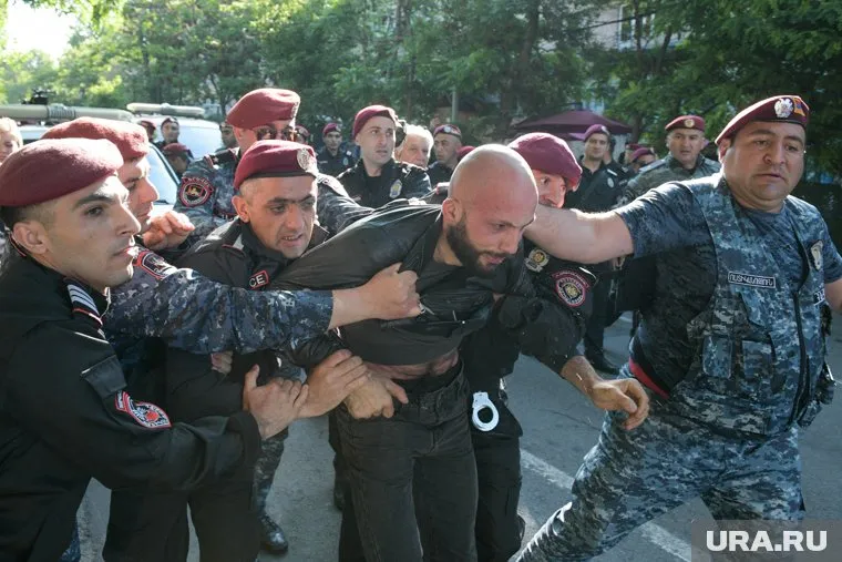 Полиция сообщила о 196 доставленных в участки