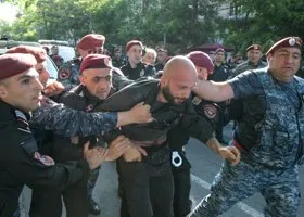 В Армении задержаны 196 протестующих против Пашиняна