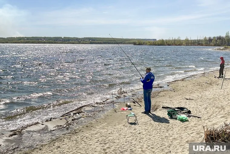 В озере Кумкуль, на берегу которого построена база, водится много рыбы
