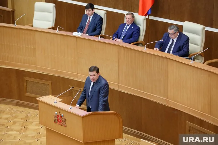 Евгений Куйвашев рассказал депутатам о первой встрече с полпредом Якушевым