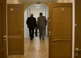 Сотрудникам курганского правительства сократили отпускные