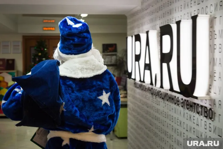 «URA.RU» придумало новогодние костюмы для политиков и чиновников