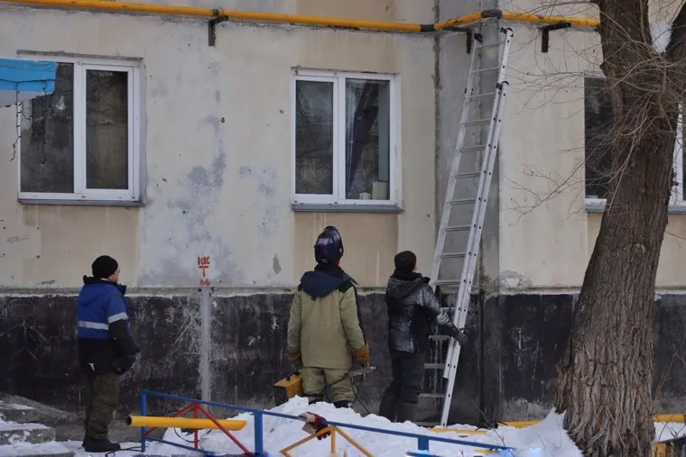 Монтаж газовых труб во дворах домов по улице Коли Мяготина и Ипподромная. Курган