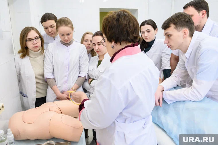 По окончании обучения каждому молодому врачу будут назначаться наставники