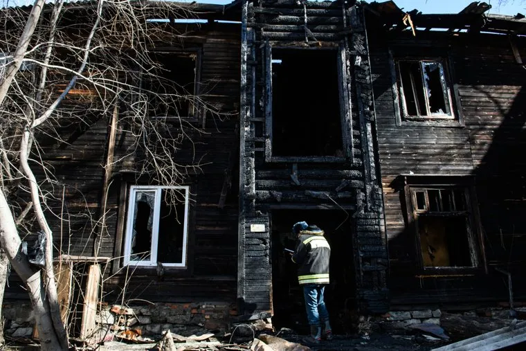 Последствия пожара на улице Омская, 91. Екатеринбург