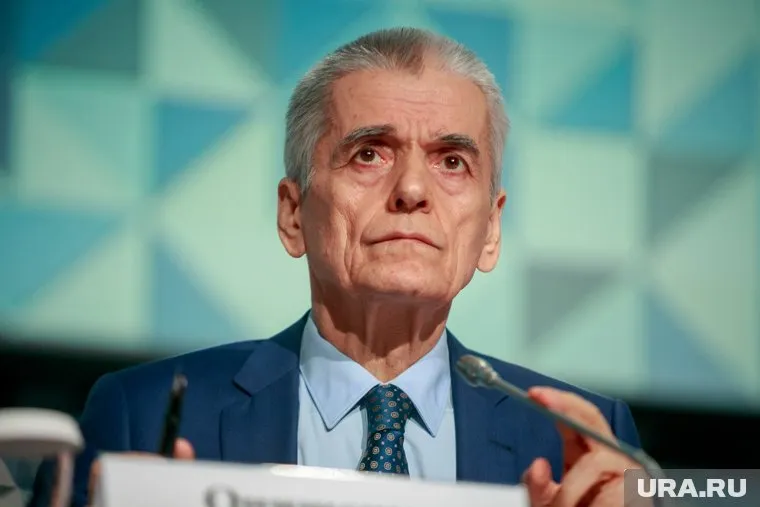 Геннадий Онищенко предупредил, что в будущем коронавирус сможет передаваться от людей к домашним животным и обратно.