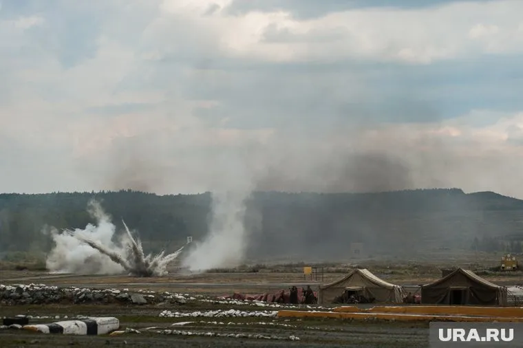 Боеприпасы сдетонировали в результате пожара в воинской части, сообщили в Минобороны РФ