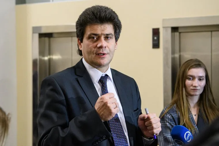 Подсчёт бюллетеней опроса по храму Святой Екатерины. Екатеринбург