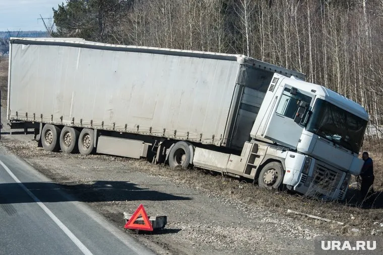 В районе Талинки столкнулись легковой и грузовой автомобили