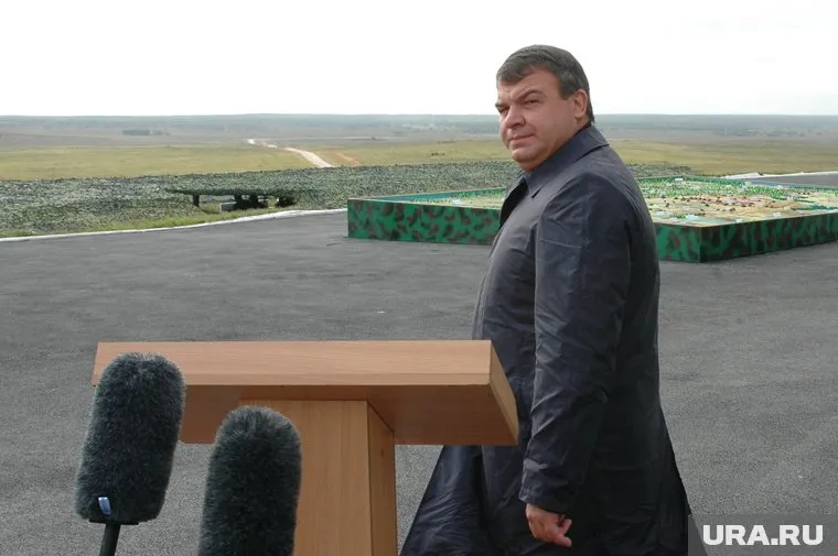 Экс-министр обороны Анатолий Сердюков строит головокружительную карьеру