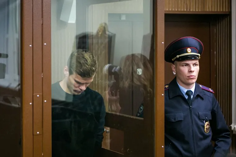 Александр Кокорин в зале Тверского районного суда г. Москвы. Москва, полиция, клетка, кокорин александр