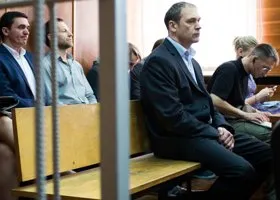 «Могут увести в наручниках»