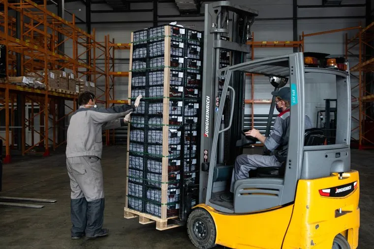 Прибытие первых крупных поставок плодоовощной продукции из Узбекистана. Екатеринбург