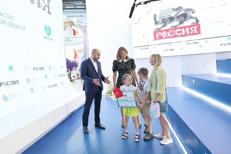 Вячеслав Федорищев поздравил семью с путешествием в его регион