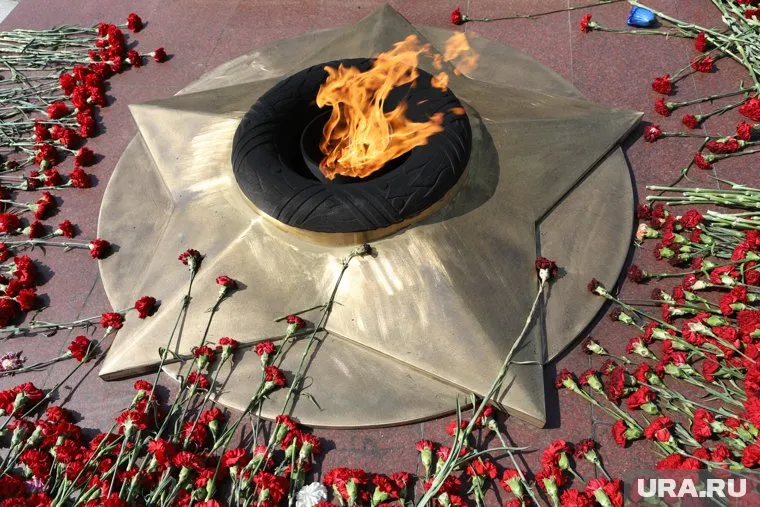 Вечный огонь в Нефтеюганске уже в третий раз за год подвергается нападениям вандалов