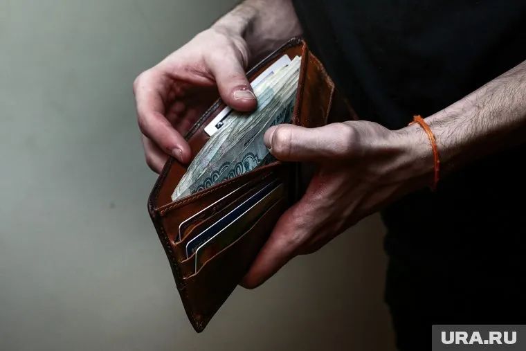 Больше половины россиян считает, что кризис затронул их лично