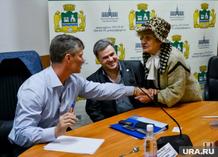 На фото Евгений Ройзман, Олег Кинев и Ольга Ледовская