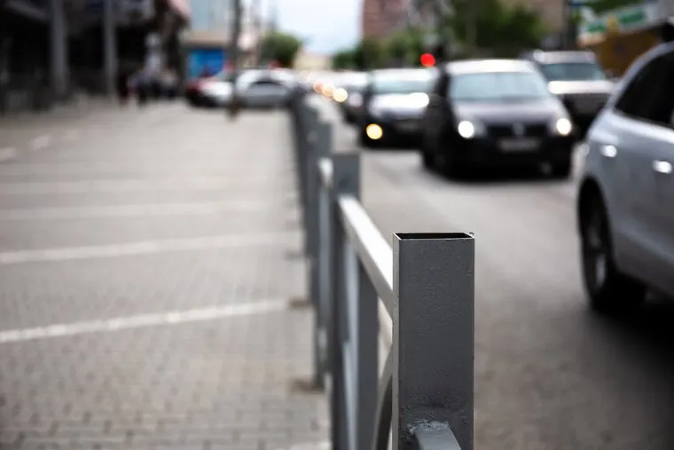 Ограждения по ул. Малышева. Екатеринбург