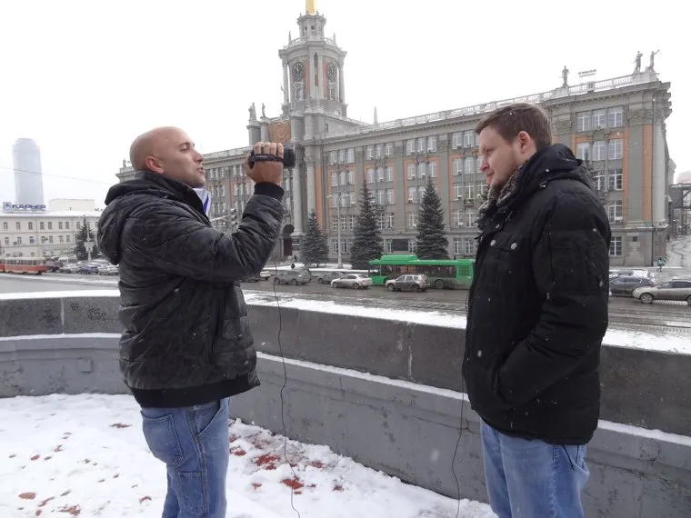 Грэм Филлипс и пранкер Лексус в центре Екатеринбурга, Грэм Филлипс, пранкер лексус, столяров алексей