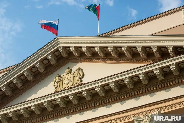 В совещании принимают участие глава Минстроя Ирек Файзуллин, уральский полпред Владимир Якушев и глава региона Александр Моор