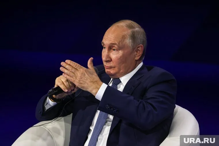 Россия — самая большая страна в мире, она не ищет новые земли, заявил Путин