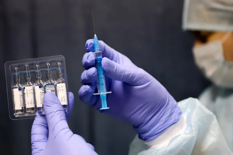 Центр мобильной вакцинации от COVID-19 в торговом центре «Дирижабль». Екатеринбург