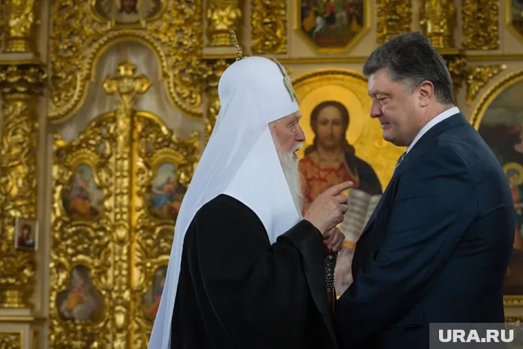 Священникам звонят из администрации президента и объясняют, как надо молиться