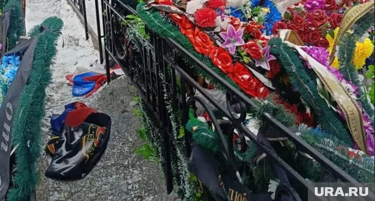 Вандал повредил 25 могил на кладбище в Миассе