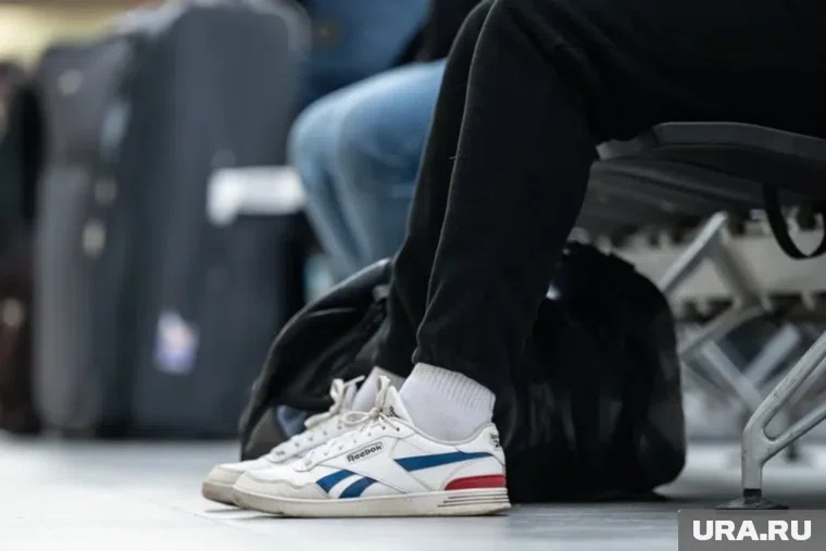 Задержки и отмены рейсов фиксируют в российских аэропортах утром 23 сентября